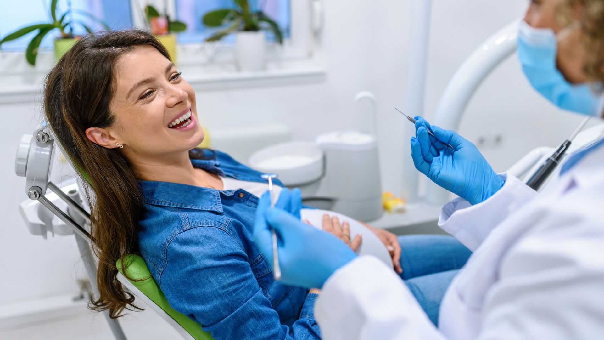 pregnant woman in the dental chair
